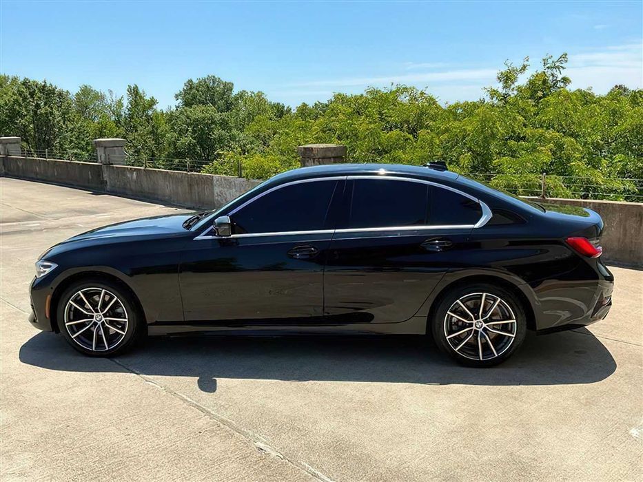BMW 330i      2020