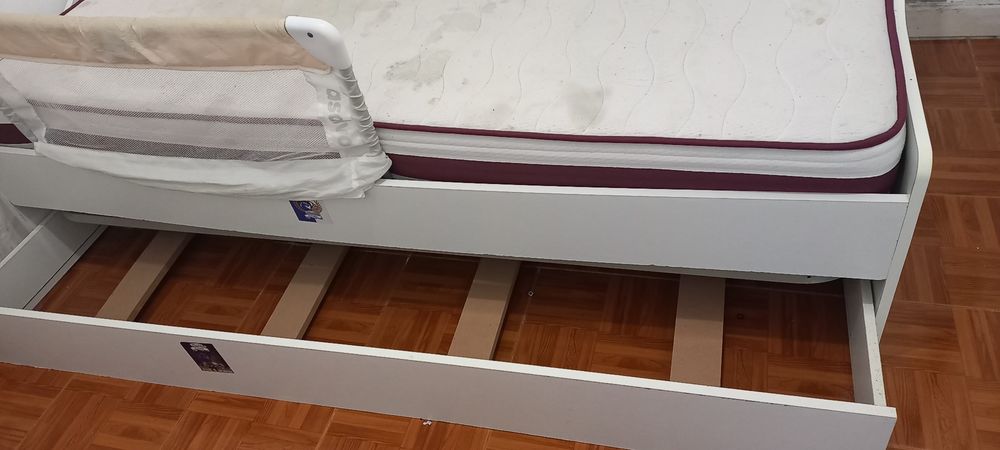 Cama de solteiro com gavetão