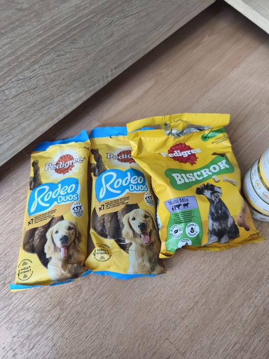 Sprzedam puszki i przysmaki dla psa