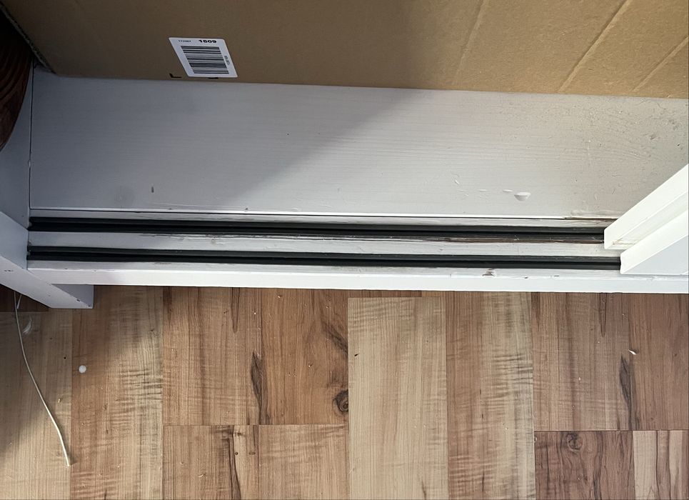 Szafa Ikea Hemnes z drzwiami przesuwnymi