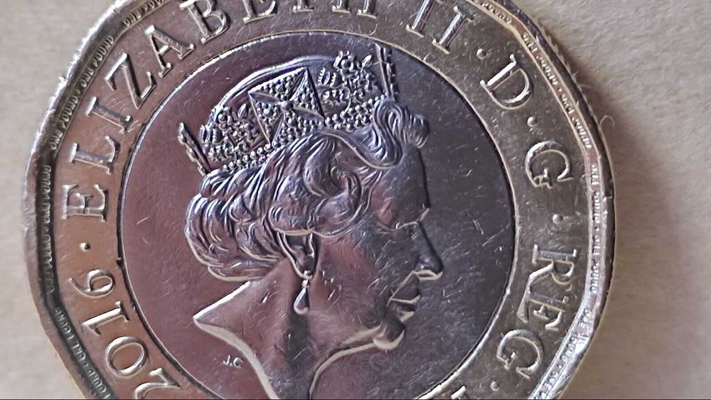 Moeda de One Pound 2016 Elizabeth II