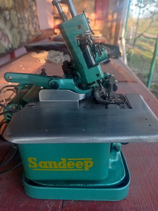 Продам оверлок недорого