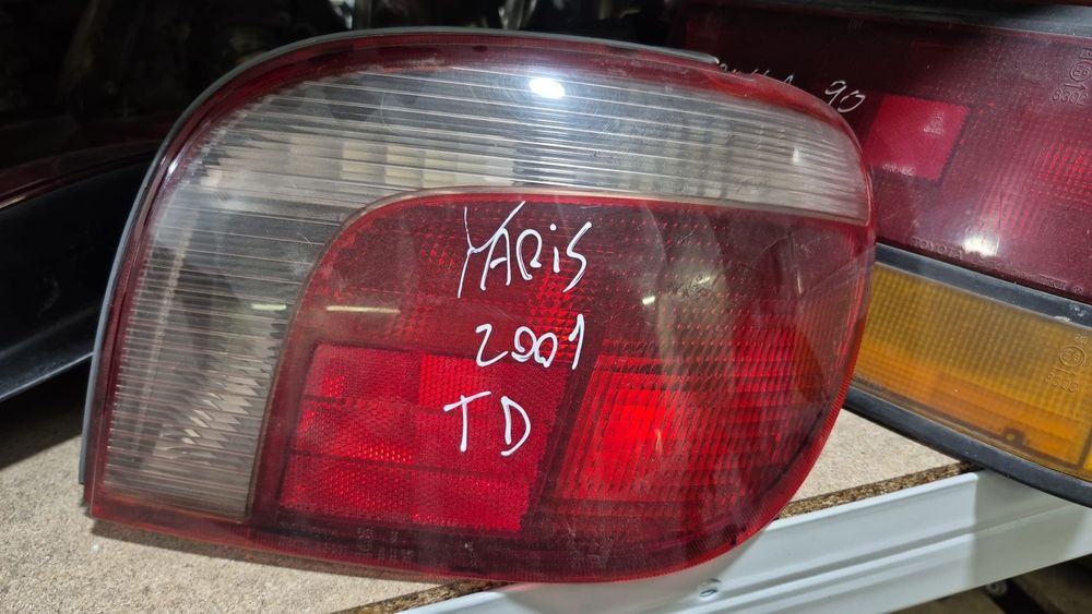 Farolim Direito toyota yaris 2001
