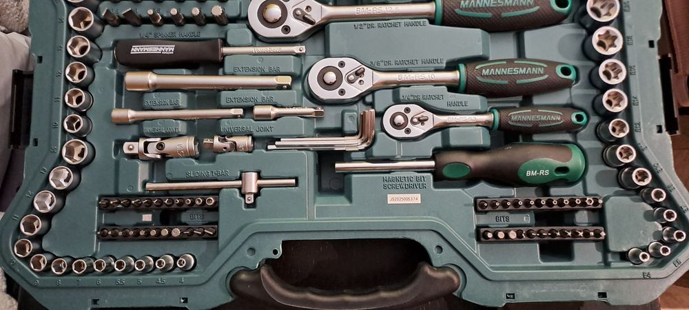 Mala de Ferramentas Mannesman 215 Peças 1/2", 3/8" e 1/2"(Artigo Novo)