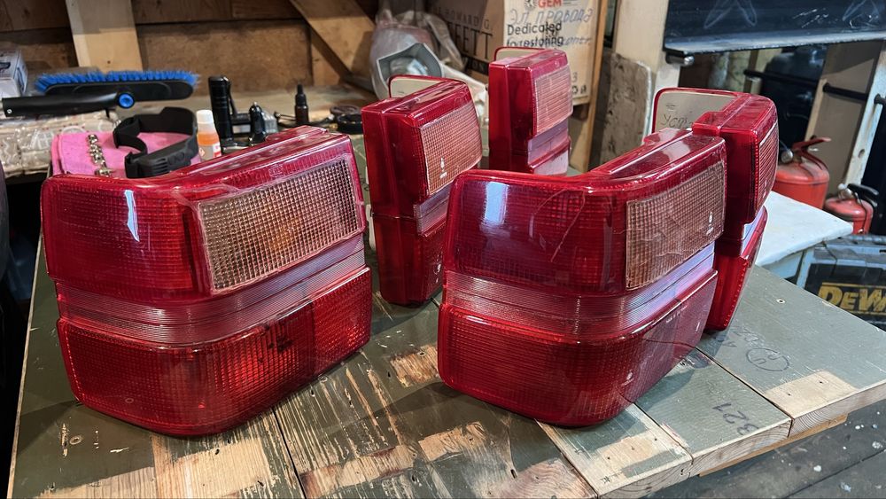 Повороти/углы hella red Audi 100C3 200/V8