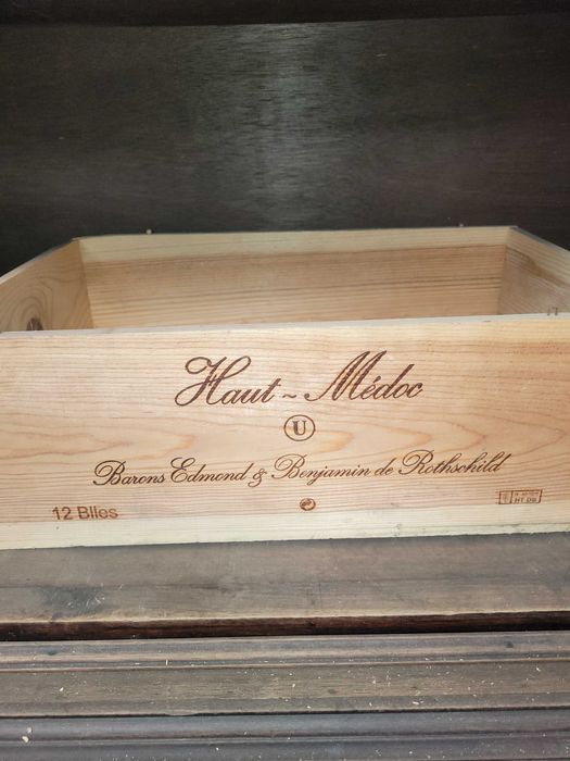 Caixas de madeira vinho