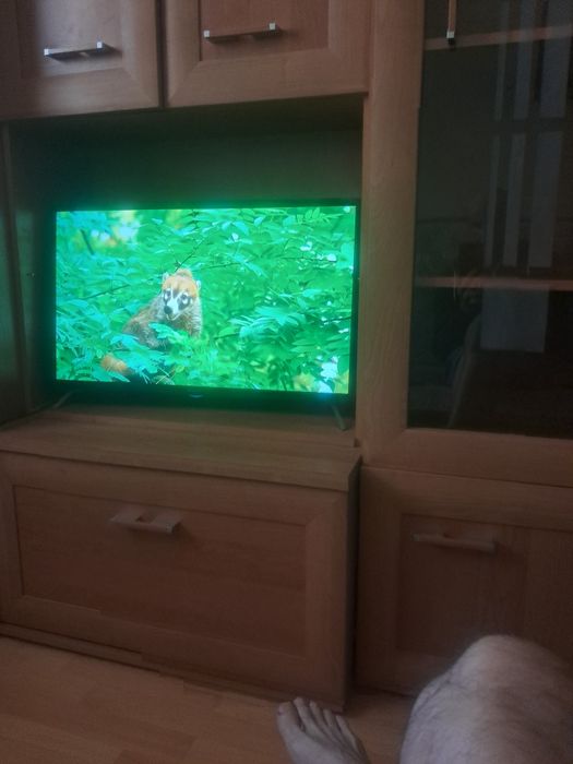 Sprzedam telewizor Sharp, Smart TV, oparty na platformie Android 81cm,