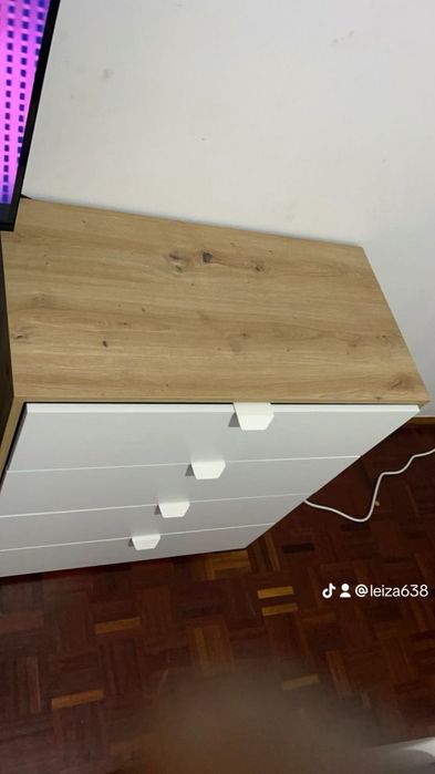 Cômoda com 4 gavetas