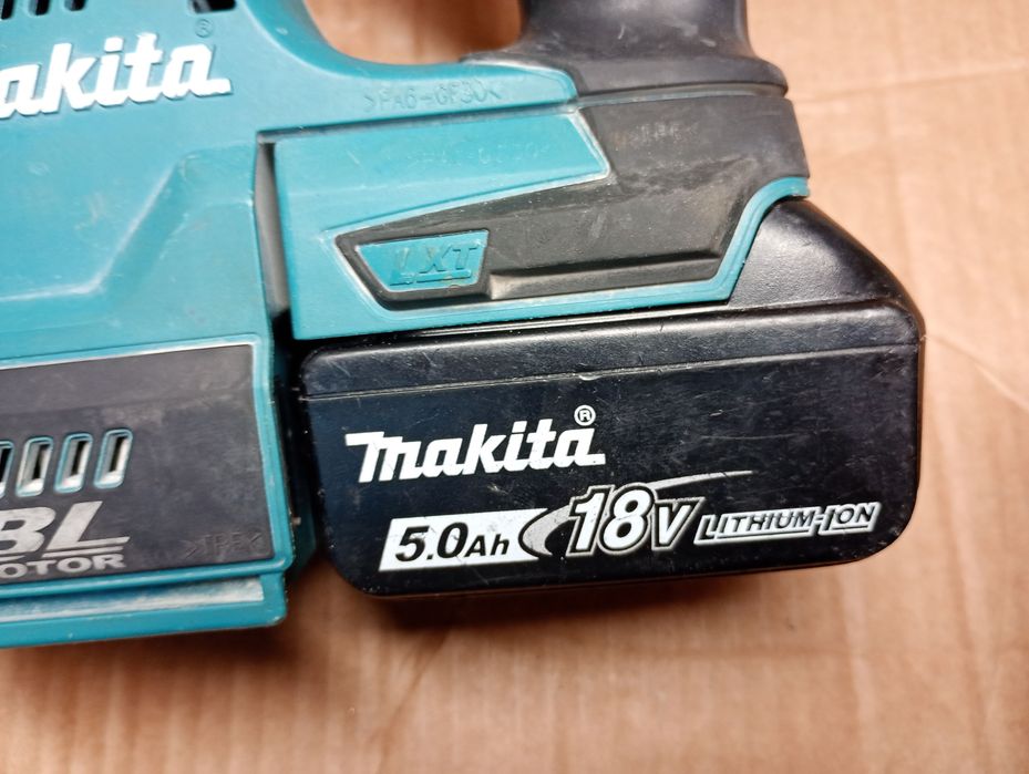 Młotowiertarka Makita DHR 243