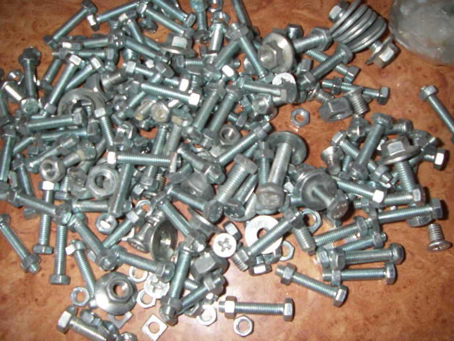 болты гайки  шайбы