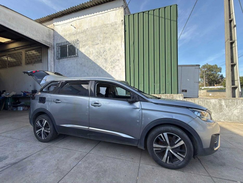 Viatura para Peças Peugeot  5008 ano 2020 1.5 HDi Allure