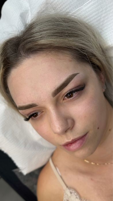 Modelka na makijaz permanenty