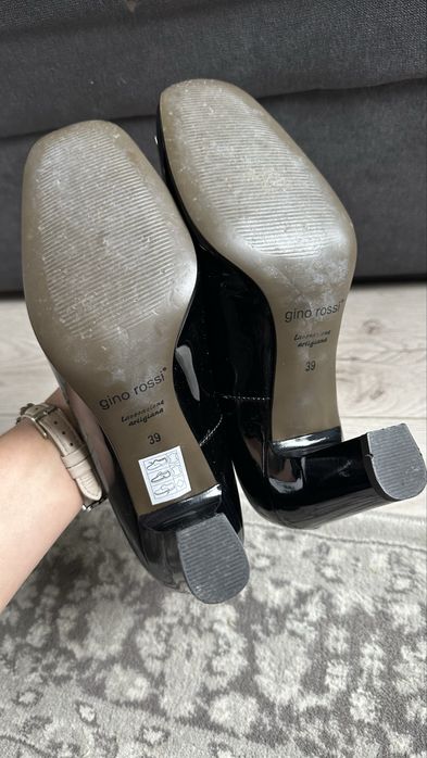 Buty na obcasie Sagan