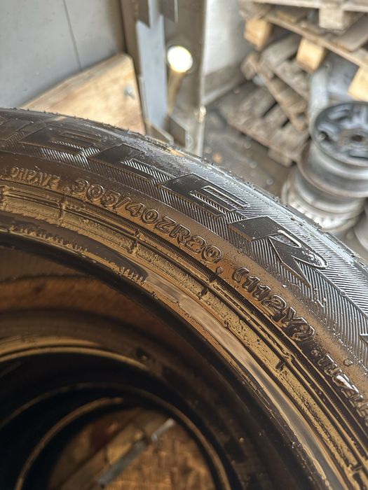 Bridgestone dueler h/p 305 40 r20
