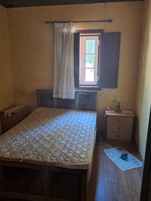 Alugo casa antiga habitável
