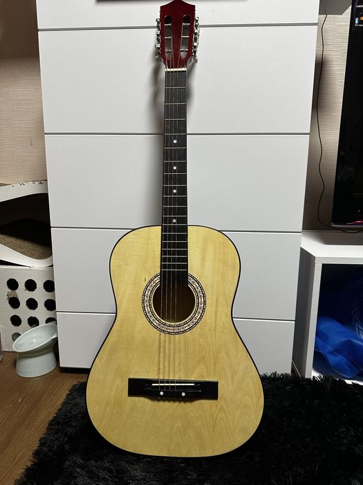 Новая классическая гитара с металлическими струнами