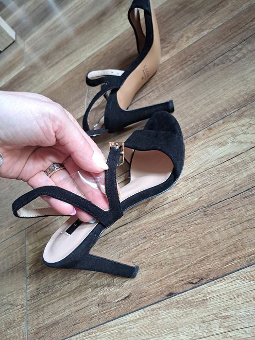 Szpilki czarne lizard