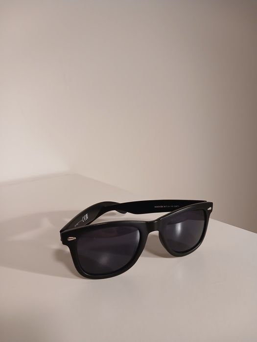 Oculos de sol pretos