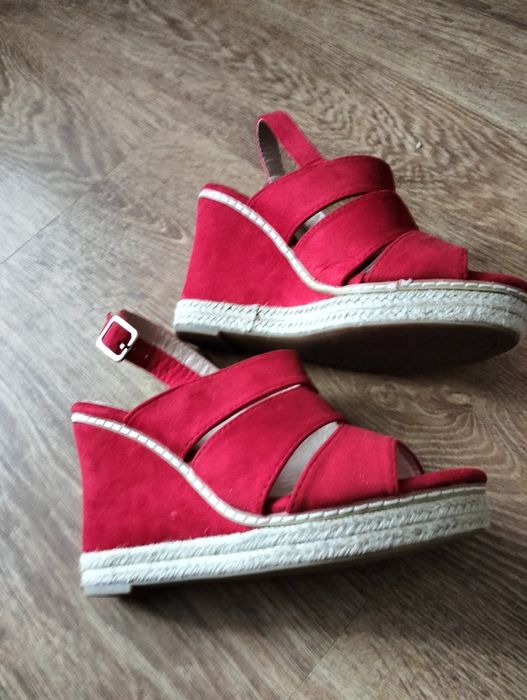 Sprzedam buty rozmiar 38 nowe bez metki