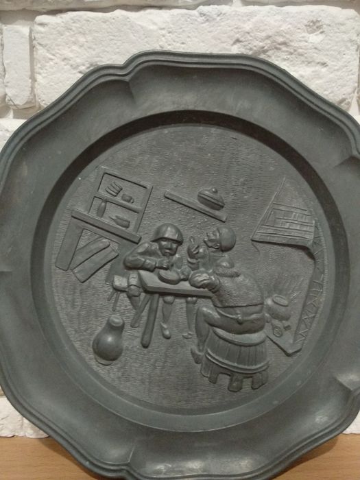 Тарилки настінні з олова виробництва Німеччини