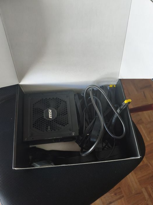 Fonte de 750 watts msi mag A750GL  PCIES 2