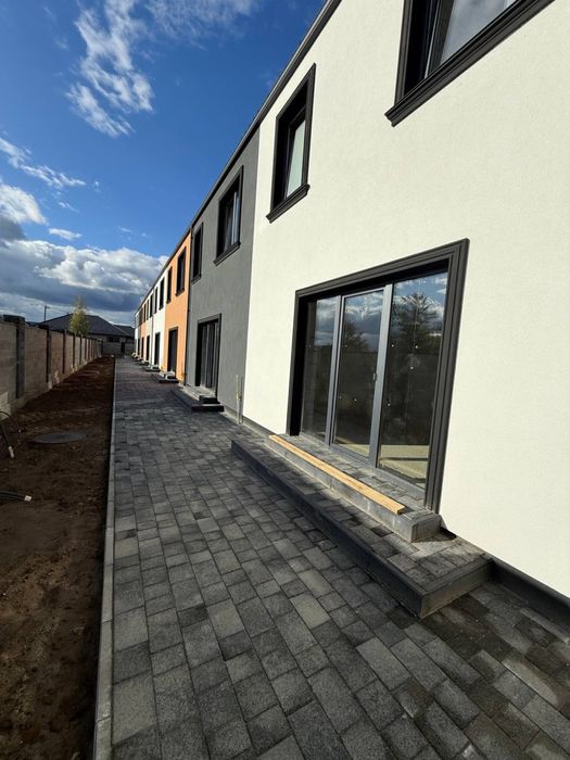 Кутовий готовий  таун  Ворзель