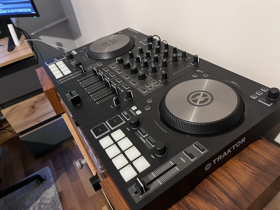 Dj Kontroler traktor s3
