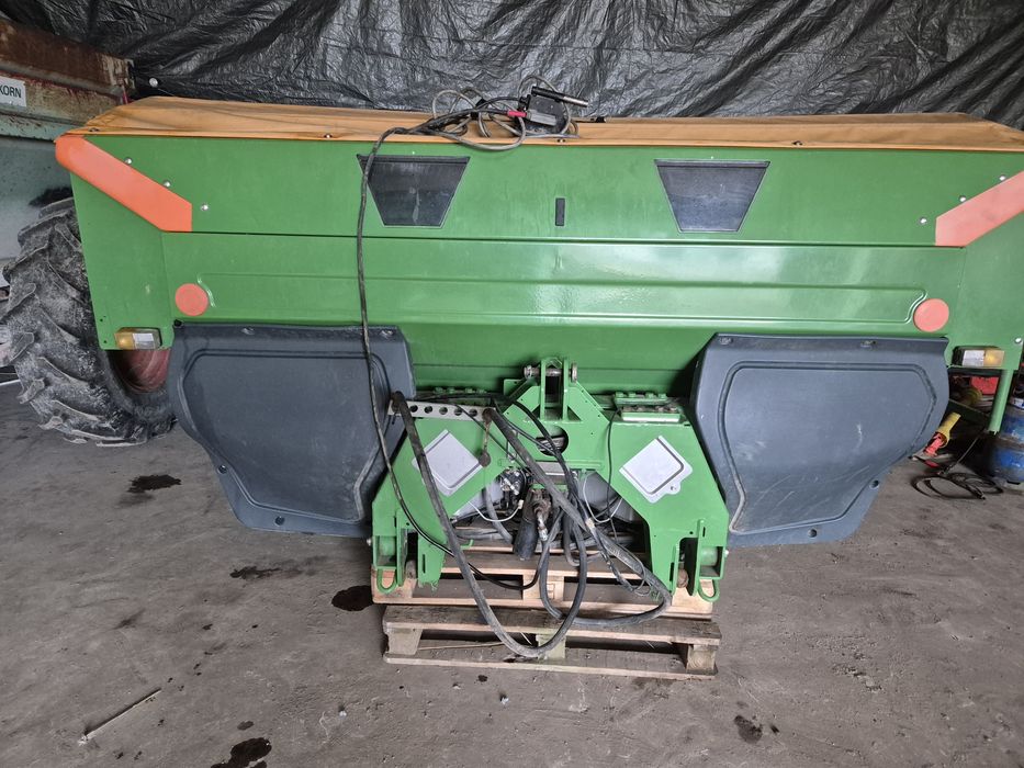 Rozsiewacz  amazone zam 2500