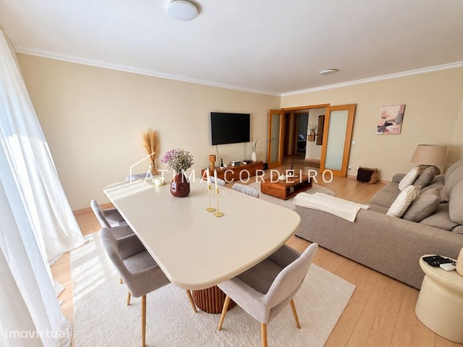 Excelente Apartamento T2 remodelado com parqueamento em ótima local...