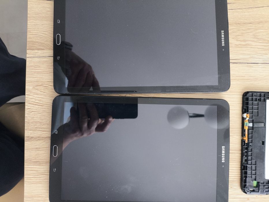 Tablety Samsung T560- Zestaw 5 szt., nie włączają się