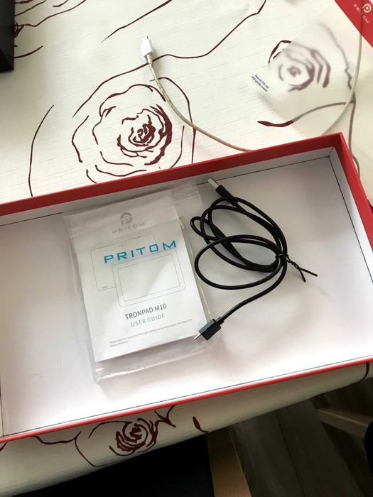 tablet pritom z podstawka