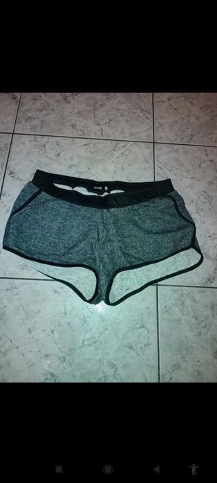krótkie spodenki rozm. M firmy Sinsay