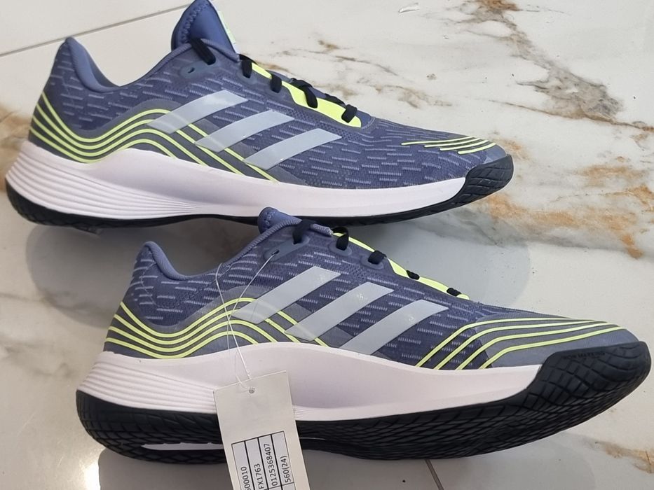 Оригінал 100% кросівки Adidas Novaflight EUR 42.5