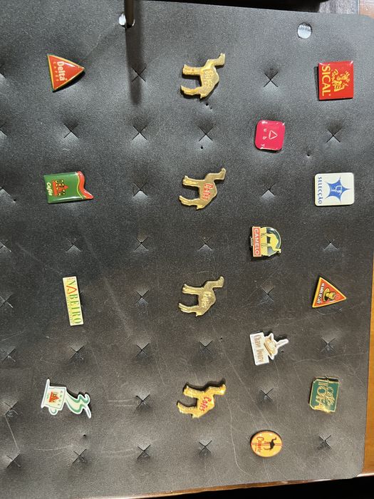 Coleção pins variados (aprox 500 unidades)