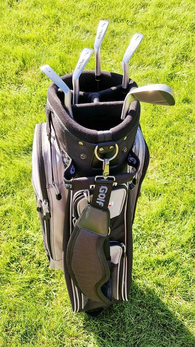 Zestaw kijów golfowych  z torbą