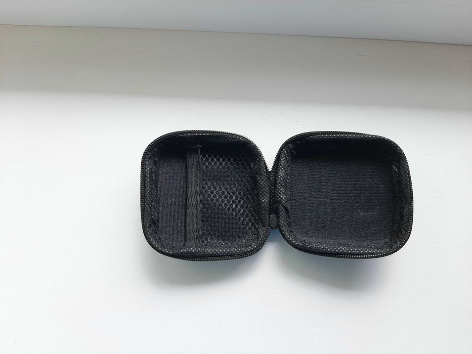 Новый чехол для наушников, кабеля, зарядного, ключей...на молнии 7*7*3