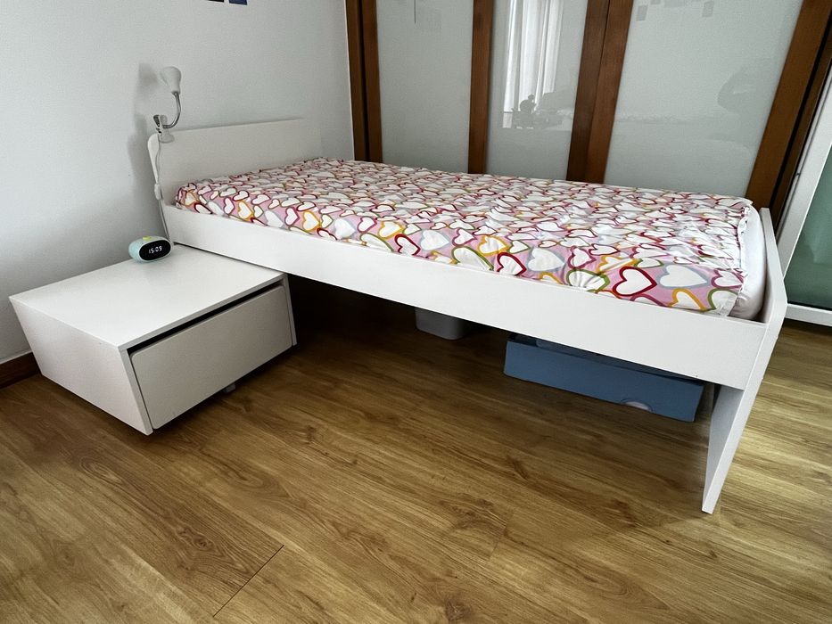 2  Camas de solteiro + gavetões IKEA