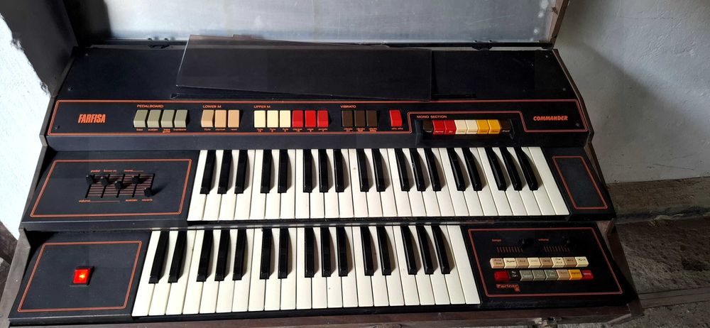 Organy farfisa commander