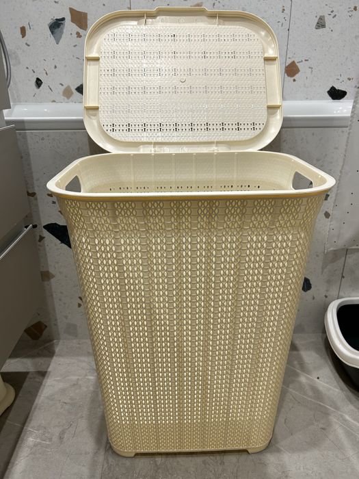 Корзина платикова кошик для білизни у ванну кімнату