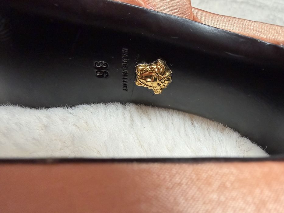 Szpilki na koturnie Versace