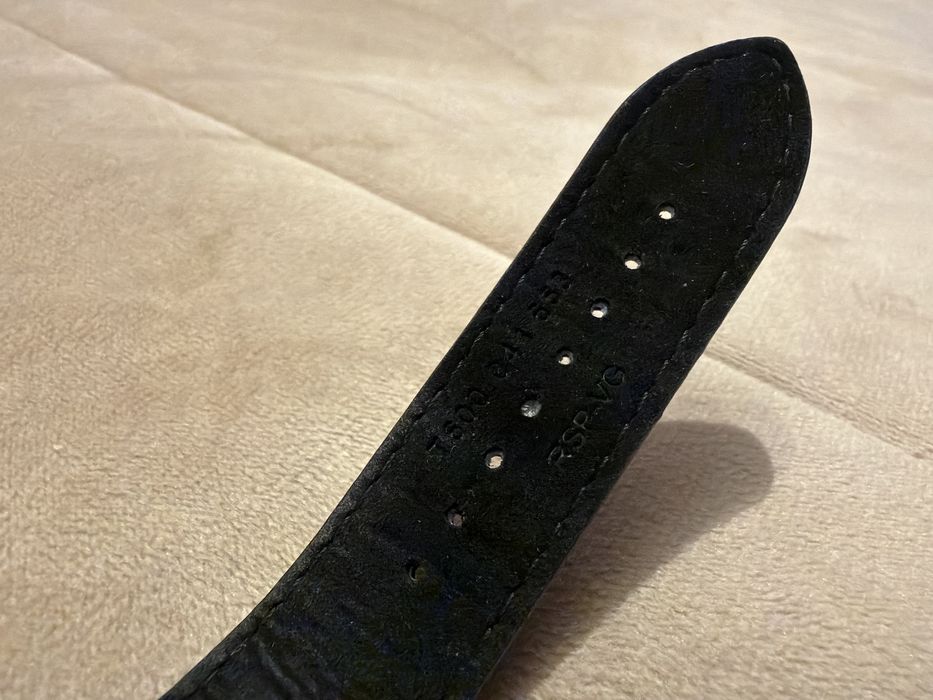 OPORTUNIDADE - Relógio preto - bracelete em pele - 100 metros resistência a água