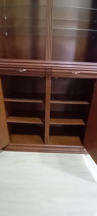 Vitrine em cerejeira