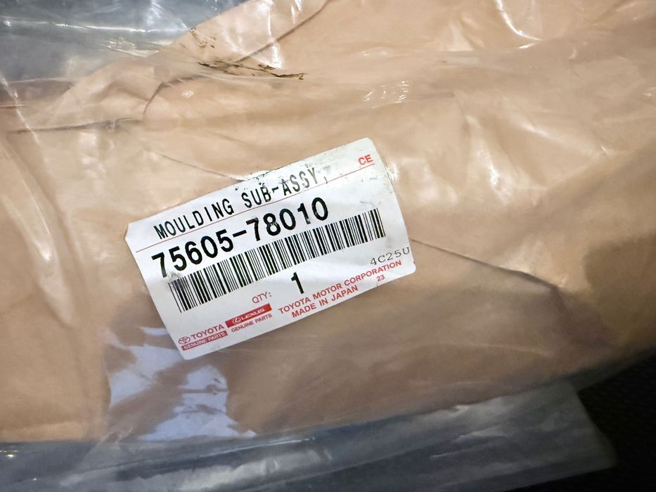 Listwa zderzaka tył prawy Lexus NX 75606x76010 75605x78010