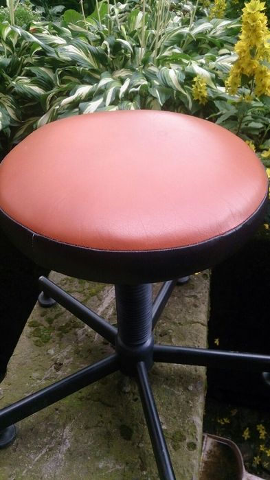 Крісло-пуф шкіряне, з газ- ліфтом