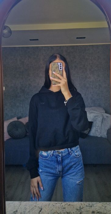 Sprzedam czarny crop top