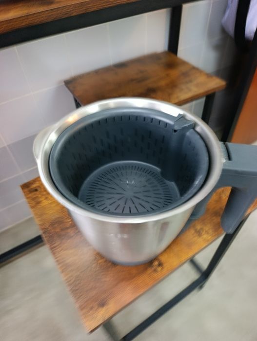 Vendo Yammi como nova com todos os acessórios
