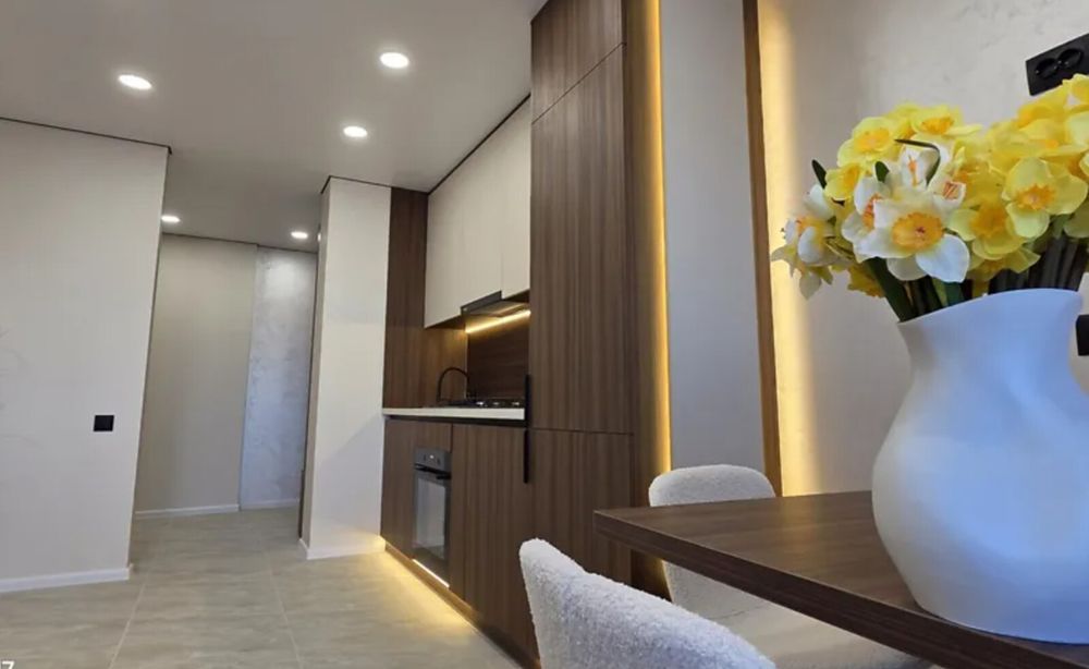 Продаж 3к квартири 75 кв. м на вул. Тролейбусна