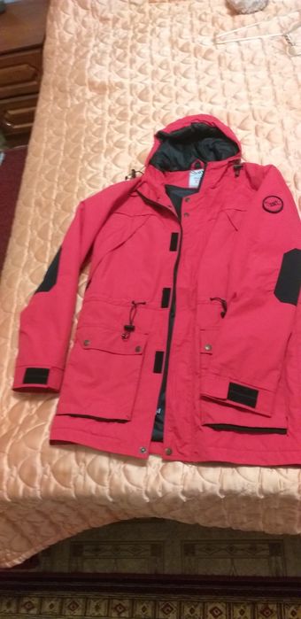 Вітровка жіноча червона