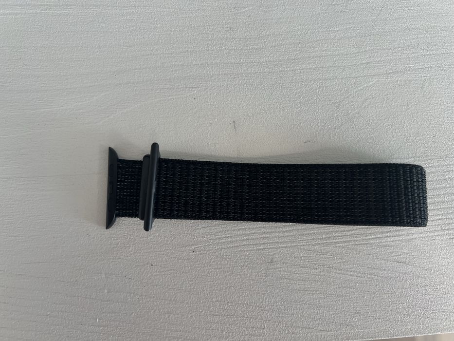 Чорний та білий ремінці для apple watch 44-46 mm