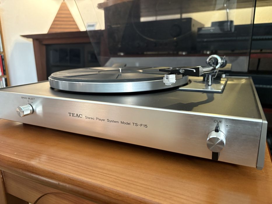 Gira discos TEAC TS-F15